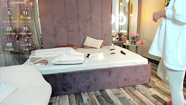 Snapshot of Selena_Reeves chatting on 12.18.25 Selena Reeves online show from 12.18.25