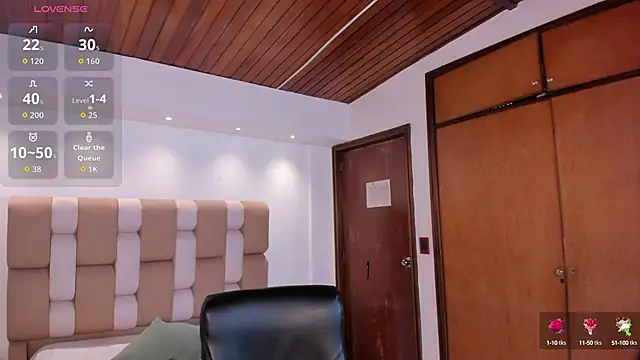 victoria mooree online show from 10.03.25