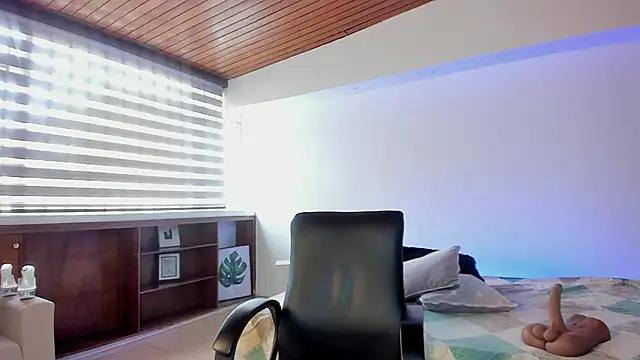victoria mooree online show from 04.29.26