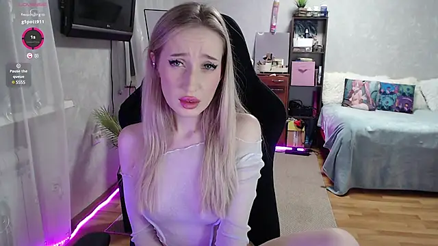 Little Soph online show from 03.06.25