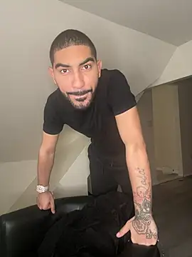 Snapshot of London2Toxic chatting on 03.14.25 London2Toxic online show from 03.14.25