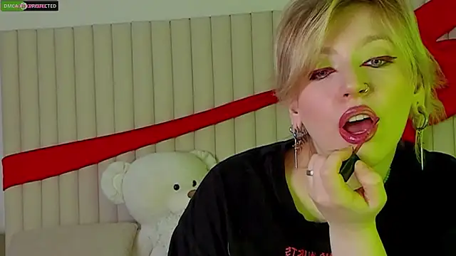 Snapshot of RachelCart chatting on 02.04.26 RachelCart online show from 02.04.26