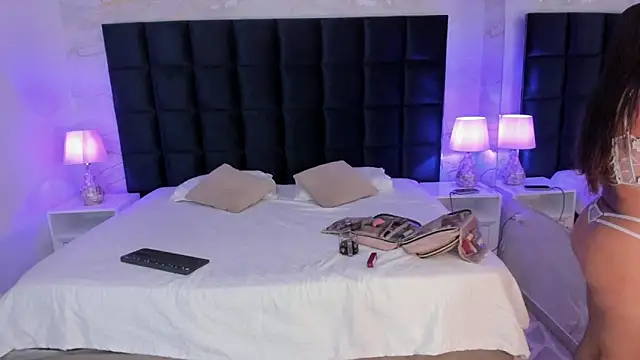 Snapshot of EVELIN_MASON chatting on 11.24.25 EVELIN MASON online show from 11.24.25