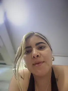 Snapshot of EVELIN_MASON chatting on 12.04.25 EVELIN MASON online show from 12.04.25