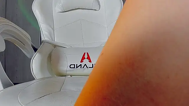 Snapshot of ice_pixie chatting on 02.27.26 ice pixie online show from 02.27.26