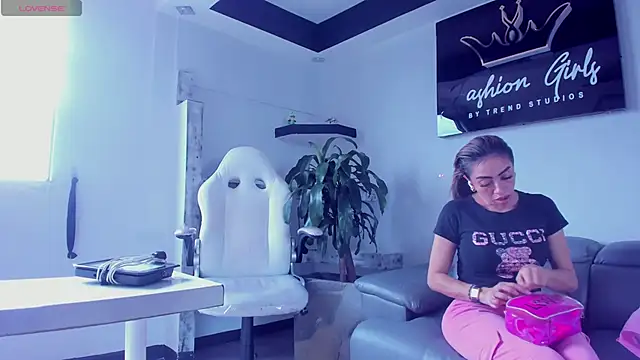 AnaRuiz online show from 03.15.25