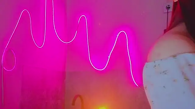 Snapshot of YasmineWest chatting on 11.19.25 YasmineWest online show from 11.19.25