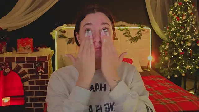 Snapshot of YasmineWest chatting on 12.02.25 YasmineWest online show from 12.02.25