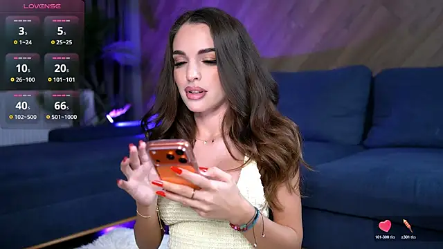 EsmeAinsley online show from 12.18.25