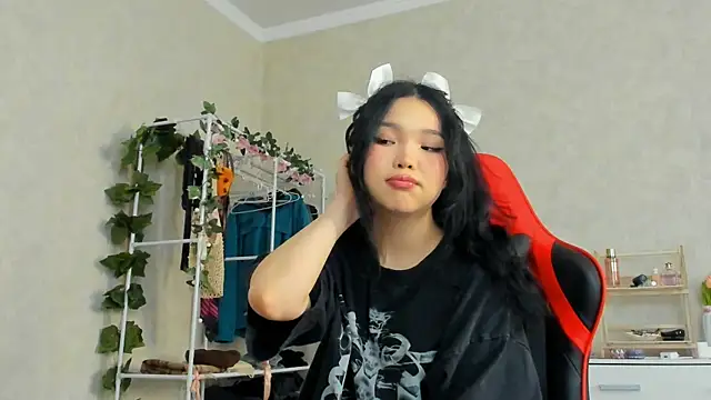 Snapshot of wastforu chatting on 12.17.24 wastforu online show from 12.17.24