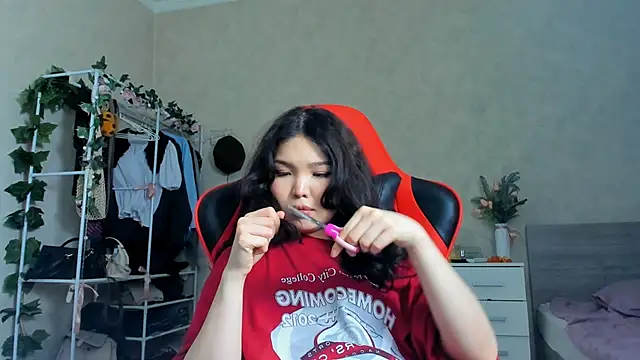 Snapshot of wastforu chatting on 02.24.25 wastforu online show from 02.24.25