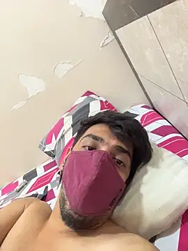 Snapshot of hornyguy271192 chatting on 02.07.26 hornyguy271192 online show from 02.07.26