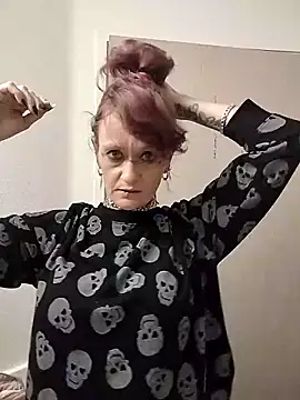 Snapshot of renegade_vyxxen chatting on 03.05.25 renegade vyxxen online show from 03.05.25