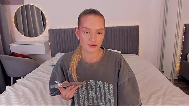 CassieRayss online show from 12.15.25