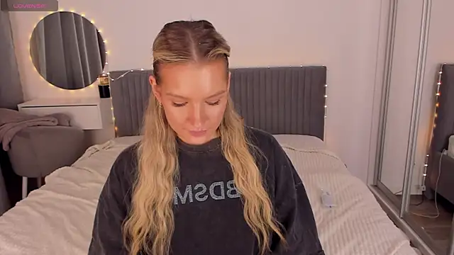 CassieRayss online show from 04.18.26