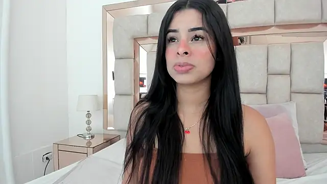 Snapshot of emma_castilloo chatting on 12.29.24 emma castilloo online show from 12.29.24