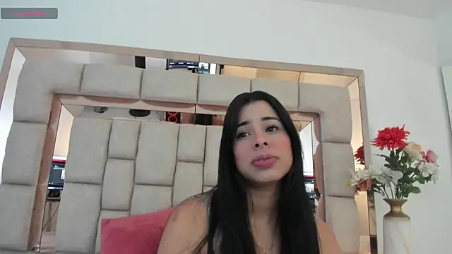 Snapshot of emma_castilloo chatting on 02.18.25 emma castilloo online show from 02.18.25