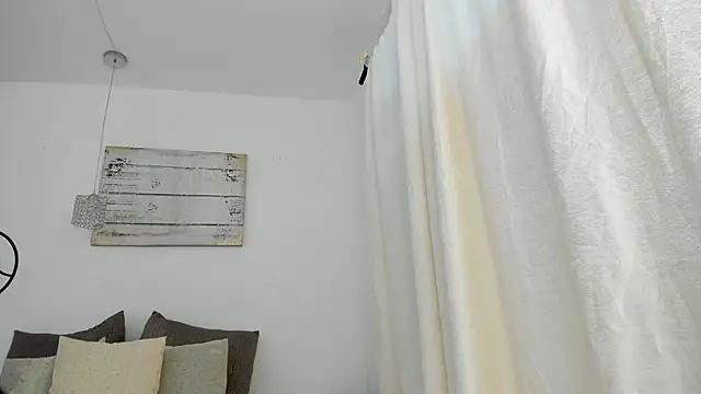 Snapshot of emma_castilloo chatting on 03.06.25 emma castilloo online show from 03.06.25