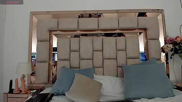 Snapshot of emma_castilloo chatting on 11.03.25 emma castilloo online show from 11.03.25