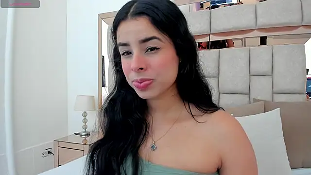 Snapshot of emma_castilloo chatting on 11.17.25 emma castilloo online show from 11.17.25