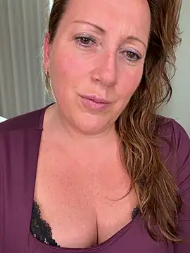 xsexycurvymilf online show from 03.04.26