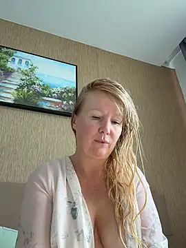 EmmaInLove23 online show from 07.06.26