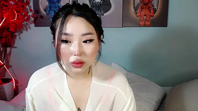 Snapshot of ichiben chatting on 03.23.25 ichiben online show from 03.23.25