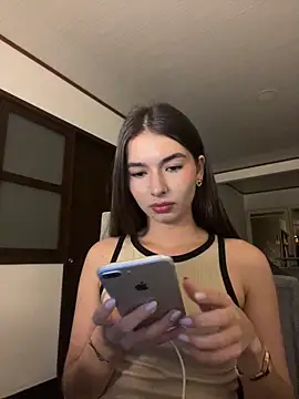 Snapshot of Coralinee_01 chatting on 05.14.26 Coralinee 01 online show from 05.14.26