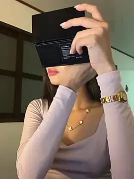 Snapshot of Coralinee_01 chatting on 05.16.26 Coralinee 01 online show from 05.16.26