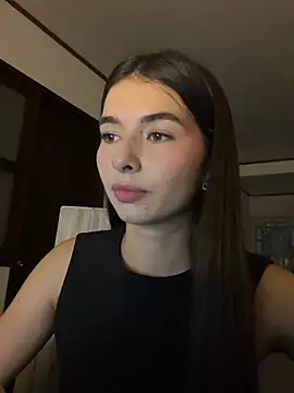 Snapshot of Coralinee_01 chatting on 05.17.26 Coralinee 01 online show from 05.17.26