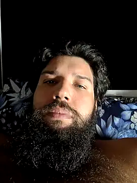 Snapshot of Luksmen chatting on 10.26.25 Luksmen online show from 10.26.25