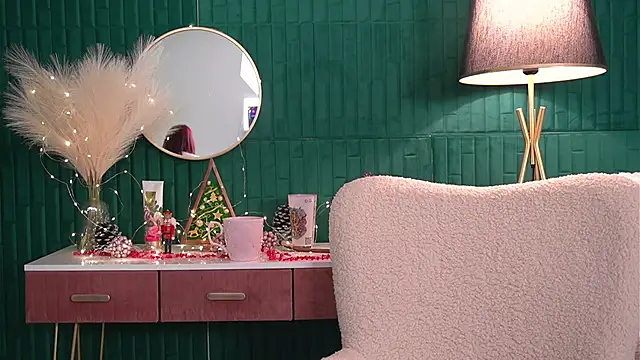 HaileyMoonn online show from 12.18.25