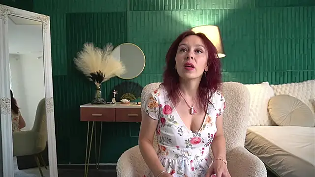 Snapshot of HaileyMoonn chatting on 06.28.26 HaileyMoonn online show from 06.28.26
