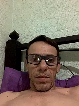 Snapshot of EdsonCota chatting on 09.27.25 EdsonCota online show from 09.27.25