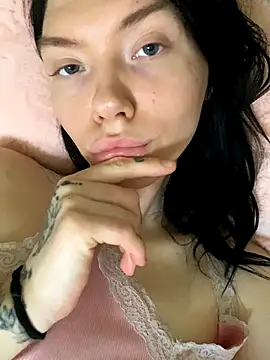 Snapshot of Lisaaa_Alisa chatting on 10.27.25 Lisaaa Alisa online show from 10.27.25