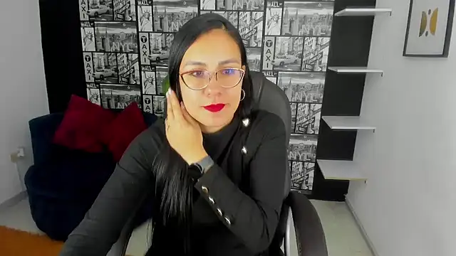 Snapshot of Agata-Moon chatting on 01.23.25 Agata-Moon online show from 01.23.25