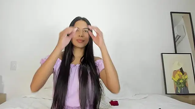 Snapshot of rouse_4 chatting on 10.17.25 rouse 4 online show from 10.17.25