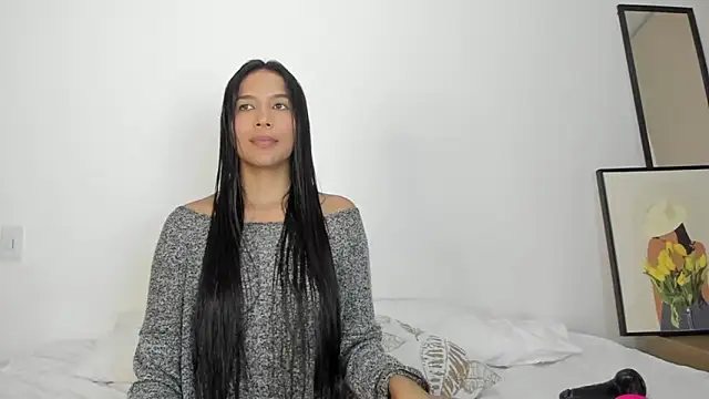 Snapshot of rouse_4 chatting on 10.24.25 rouse 4 online show from 10.24.25