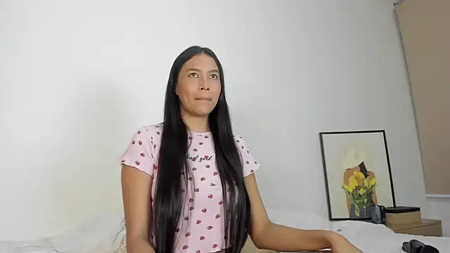 Snapshot of rouse_4 chatting on 12.01.25 rouse 4 online show from 12.01.25