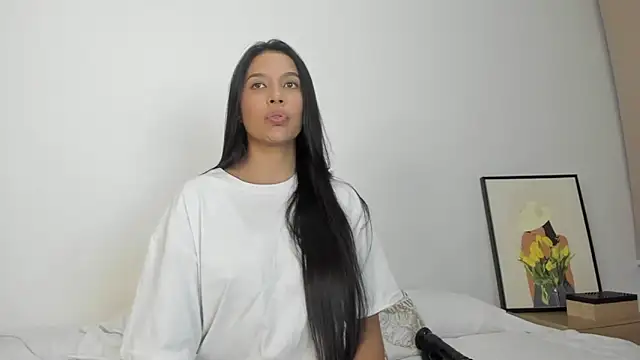 Snapshot of rouse_4 chatting on 12.19.25 rouse 4 online show from 12.19.25