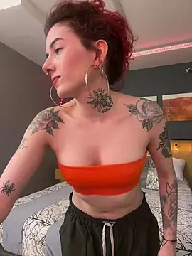 LiliJones  online show from 01.18.25