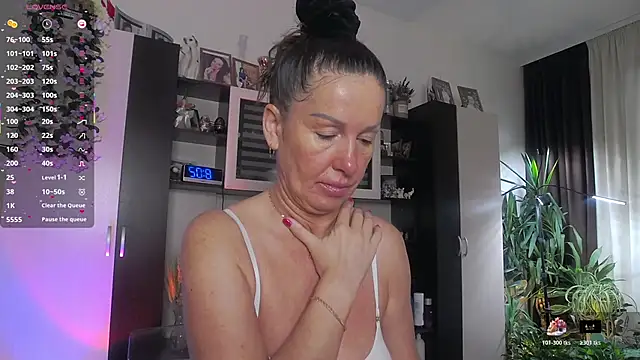 Snapshot of SheilaRyan chatting on 03.03.26 SheilaRyan online show from 03.03.26