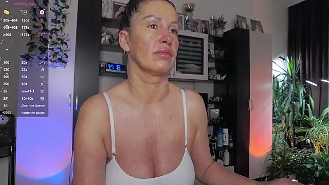 Snapshot of SheilaRyan chatting on 03.10.26 SheilaRyan online show from 03.10.26