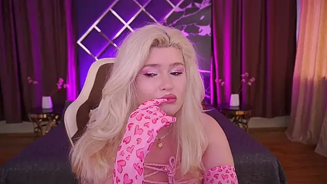 Snapshot of CocoSecretss chatting on 02.25.26 CocoSecretss online show from 02.25.26