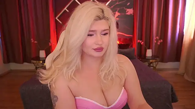 Snapshot of CocoSecretss chatting on 03.09.26 CocoSecretss online show from 03.09.26