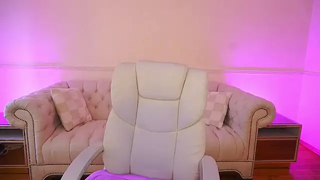 Snapshot of CocoSecretss chatting on 03.18.26 CocoSecretss online show from 03.18.26