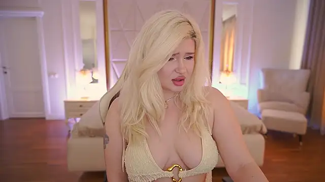 Snapshot of CocoSecretss chatting on 03.19.26 CocoSecretss online show from 03.19.26