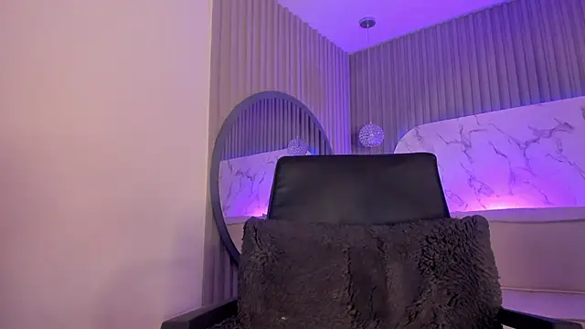 Snapshot of Dollar-girl chatting on 05.28.26 Dollar-girl online show from 05.28.26