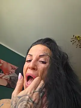 Snapshot of EmilyDiazofficial chatting on 05.25.26 EmilyDiazofficial online show from 05.25.26