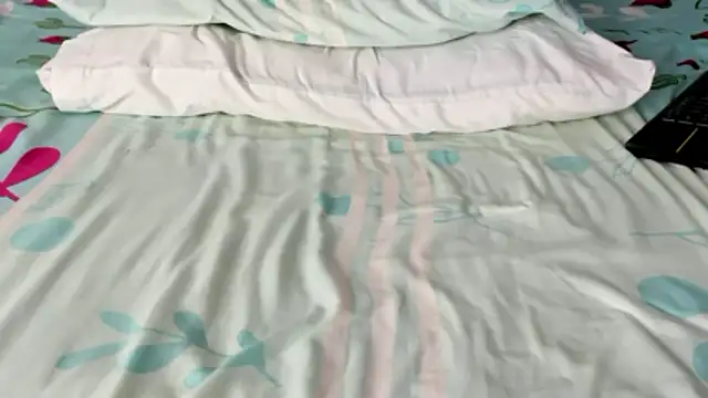 Snapshot of maybelline69 chatting on 12.17.25 maybelline69 online show from 12.17.25